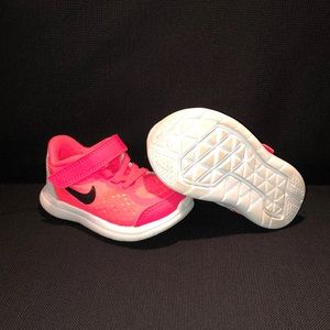 Nike Flex 2017 RN size 5c Toddler Racer Pink